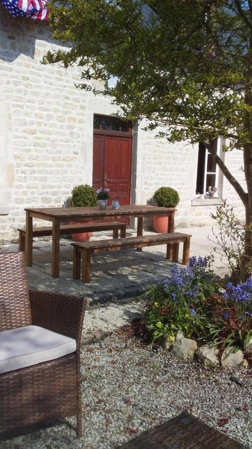 Chambre De Rose - Le Refuge Des Parachutistes - En Bordure Du Marais Neuville-au-Plain Exterior foto